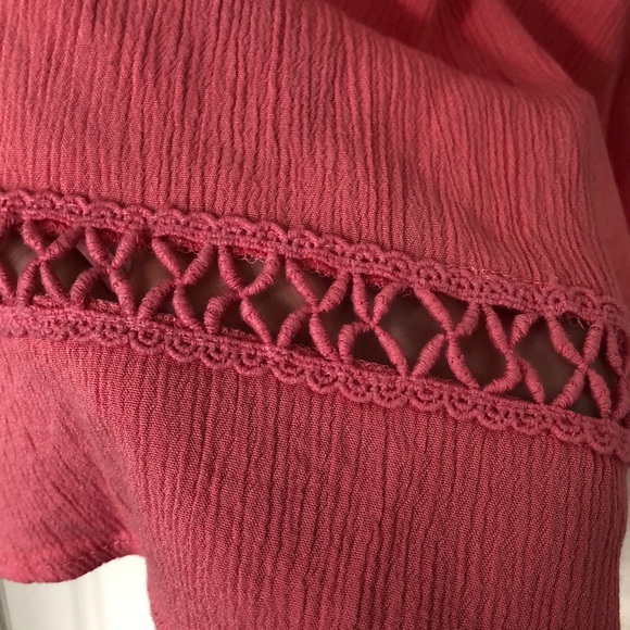 Top with shoulder cutouts - Picture 2 of 5